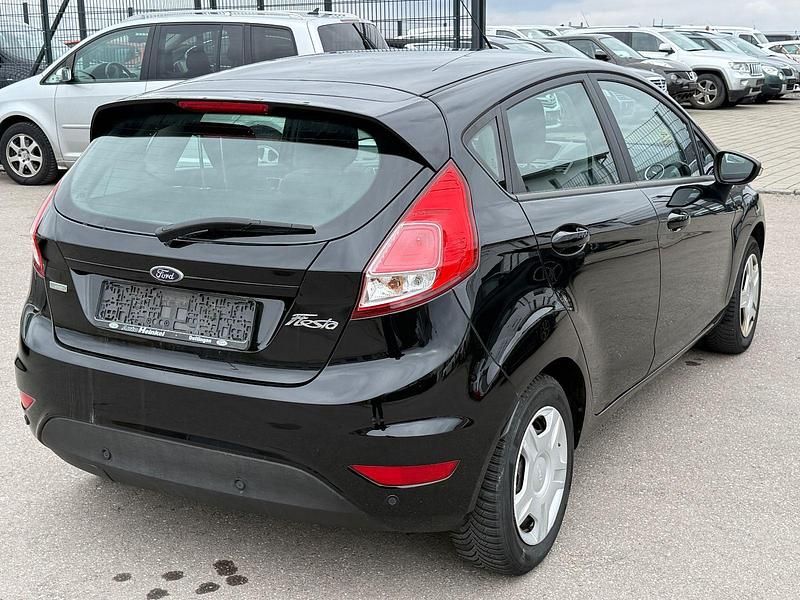 Gebraucht Ford Fiesta Celebration 101 PS (74 kW) 2016 Schwarz Limousine