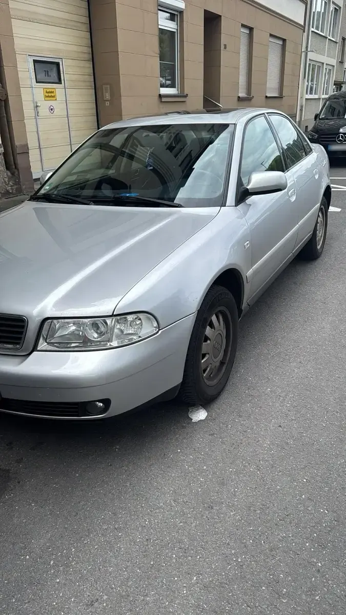 Gebraucht Audi A4 101 PS (74 kW) 2000 Silber Limousine