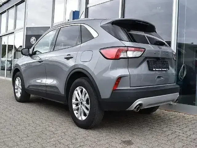 Używany Ford Kuga Titanium 132 KM (97 kW) 2022 Srebrny SUV