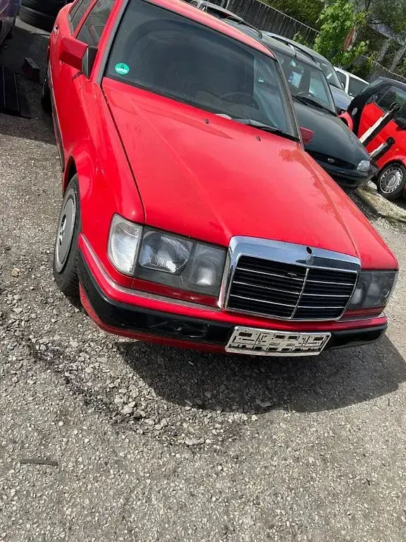 Gebraucht Mercedes 230 132 PS (97 kW) 1987 Rot Limousine