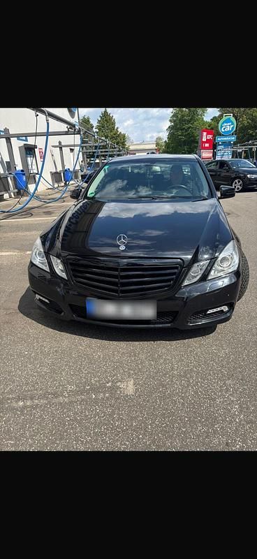 Gebraucht Mercedes E250 204 PS (150 kW) 2009 Schwarz Limousine