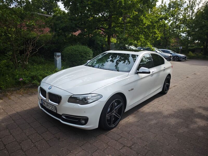 Weiß Gebraucht 2014 BMW 530 Luxury Line Limousine | 22.999 € - Bild 1/4
