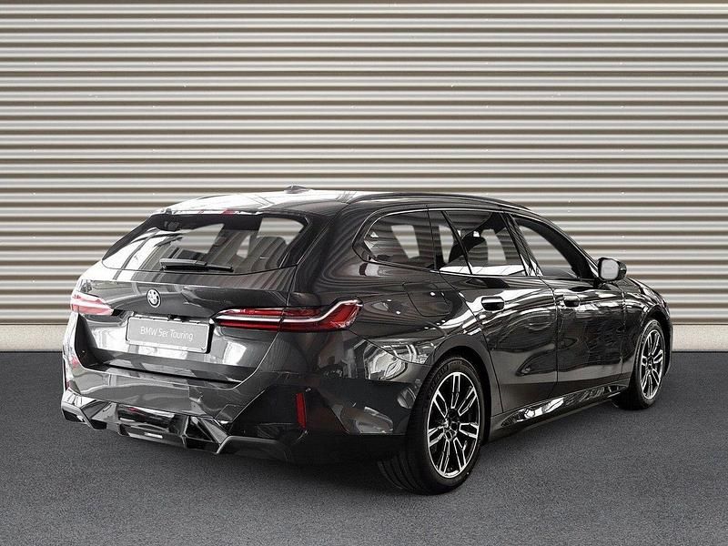 Neu BMW 530e Performance 299 PS (219 kW) 2026 Grau Kombi