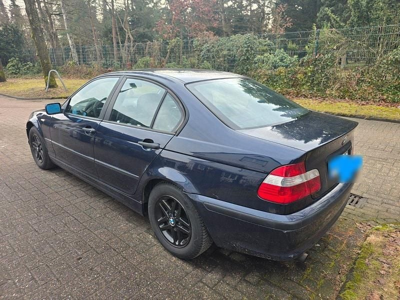 Gebraucht BMW 318 Basis 143 PS (105 kW) 2002 Blau Limousine