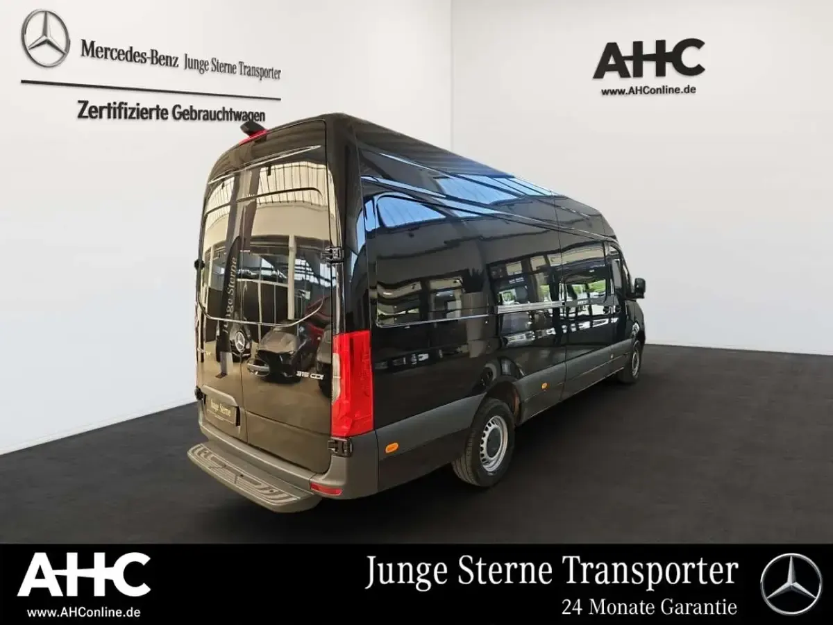 Gebraucht Mercedes Sprinter 150 PS (110 kW) 2023 Tiefschwarz Van