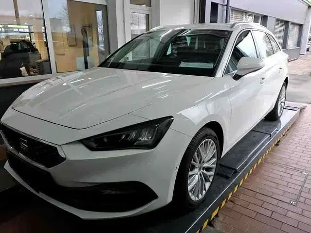 Gebraucht Seat Leon ST XCELLENCE 150 PS (110 kW) 2022 "candy" weiss Kombi