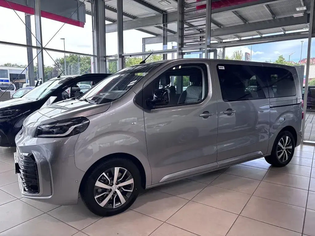 Neu Toyota Proace Verso Touch 150 PS (110 kW) 2026 Silber Kombi