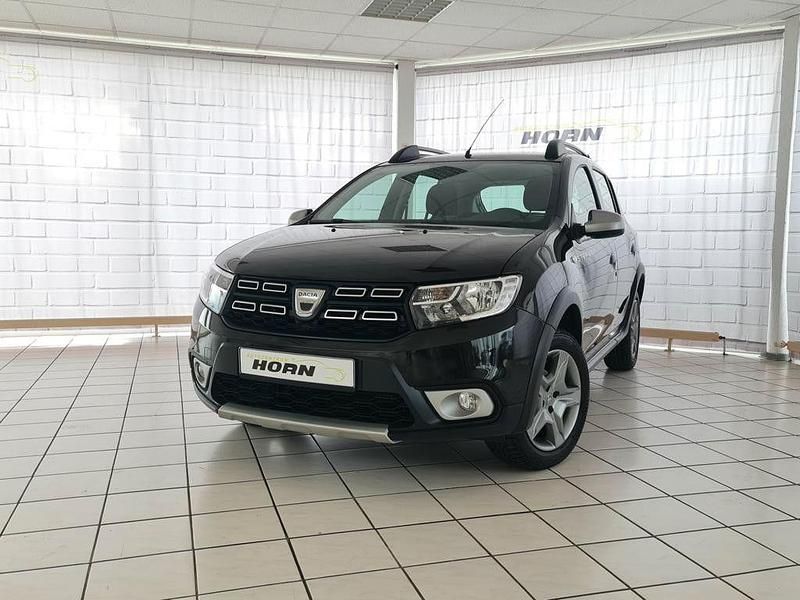 Perlmuttschwarz Gebraucht 2019 Dacia Sandero Essentiel Kleinwagen | 11.990 € (Teuer) - Bild 1/4