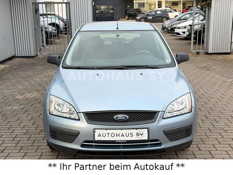 Gebraucht Ford Focus Trend 101 PS (74 kW) 2005 Blau Limousine