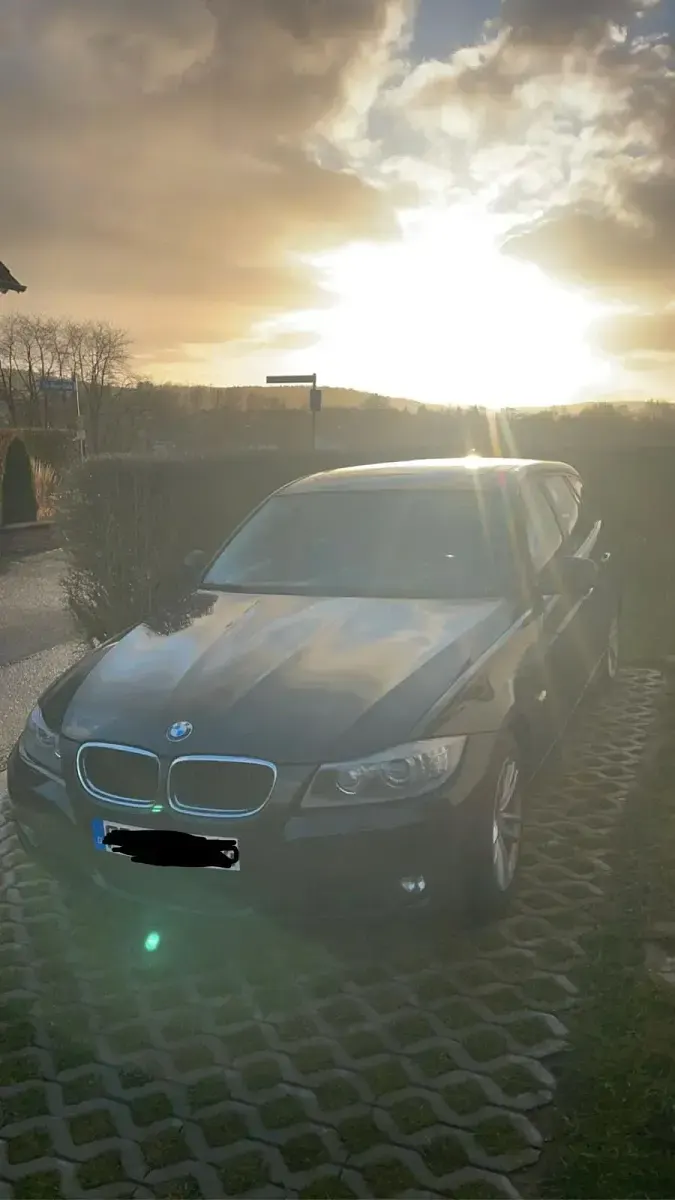Gebraucht BMW 318 125 PS (91 kW) 2012 Schwarz Kombi