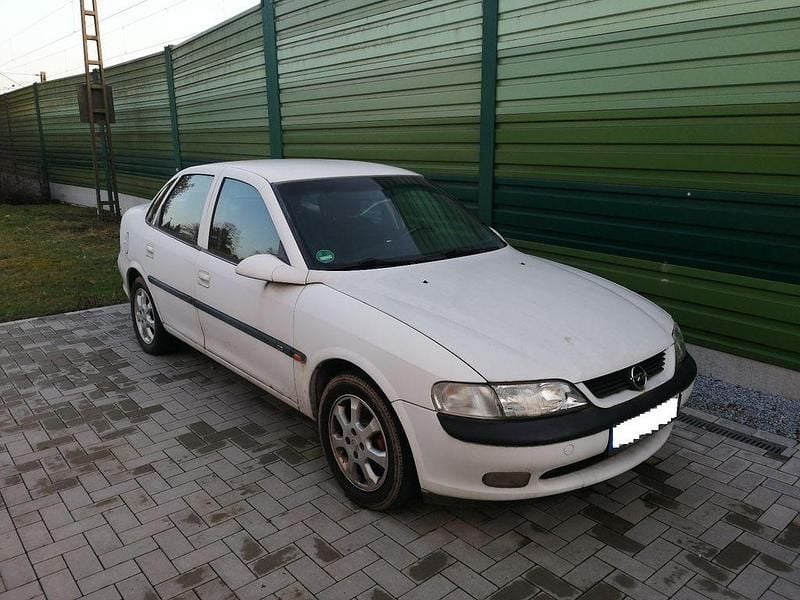Gebraucht Opel Vectra 101 PS (74 kW) 1996 Weiß Limousine
