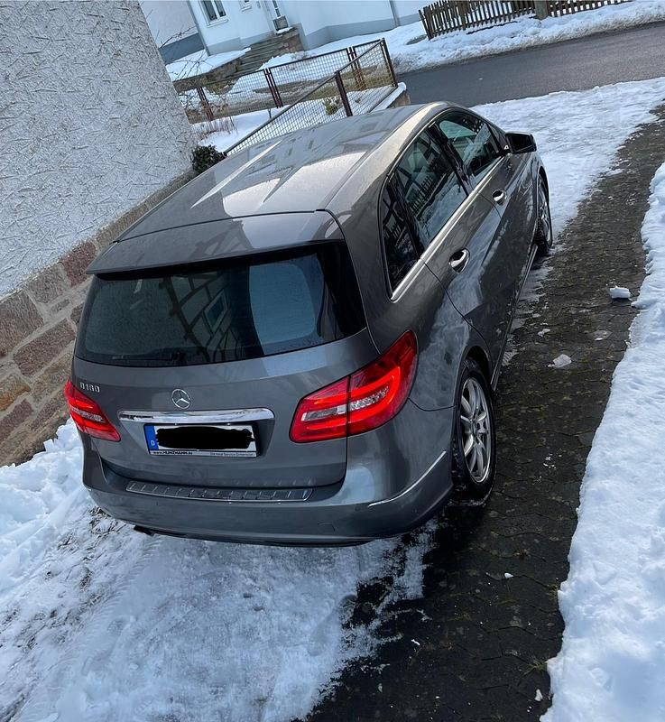 Gebraucht Mercedes B180 122 PS (89 kW) 2012 Grau Van / Kleinbus