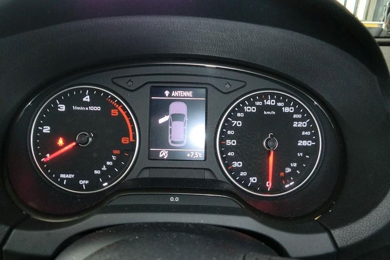 Gebraucht Audi A3 Sport 116 PS (85 kW) 2018 Grau Limousine