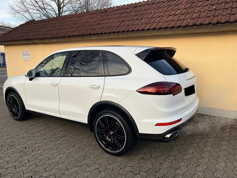 Second-hand Porsche Cayenne 262 CP (192 kW) 2015 Alb SUV
