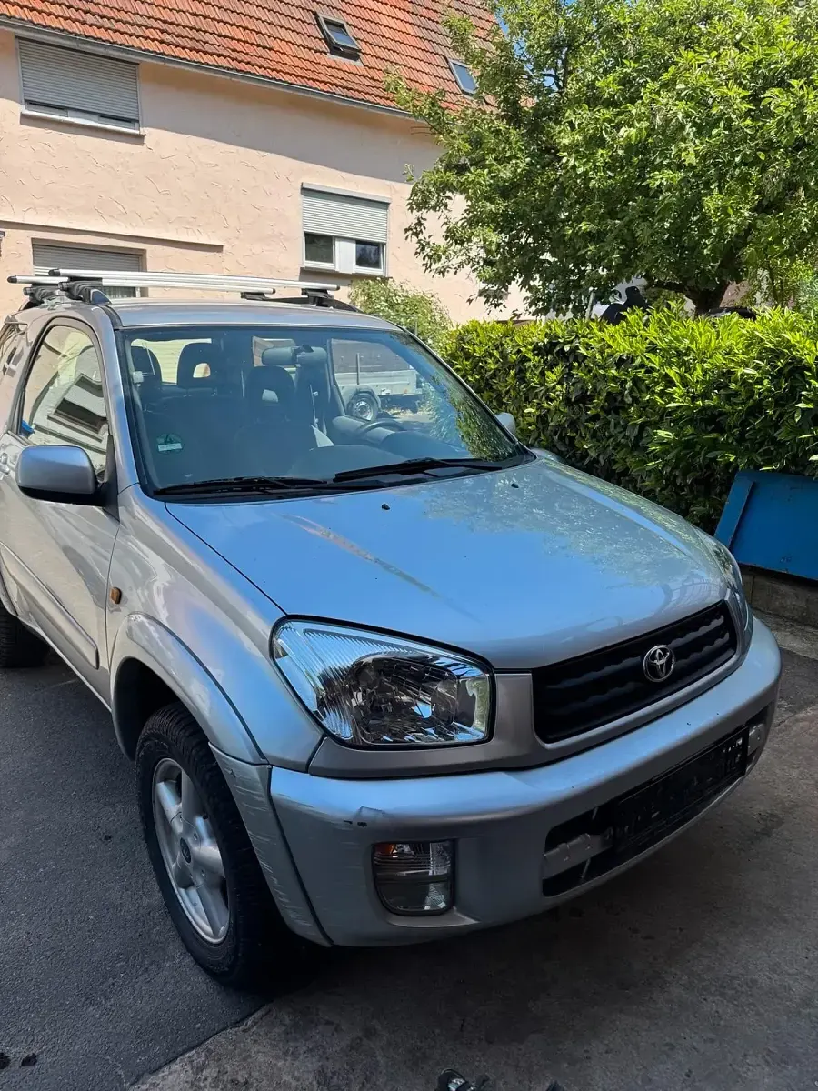 Gebraucht Toyota RAV4 150 PS (110 kW) 2001 Silber SUV
