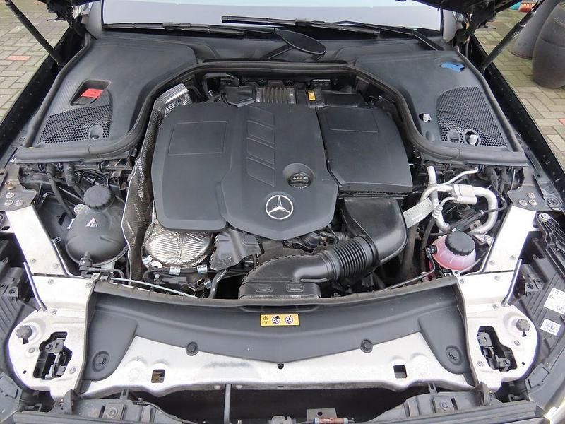 Gebraucht Mercedes E220 Avantgarde 200 PS (147 kW) 2023 Schwarz Limousine