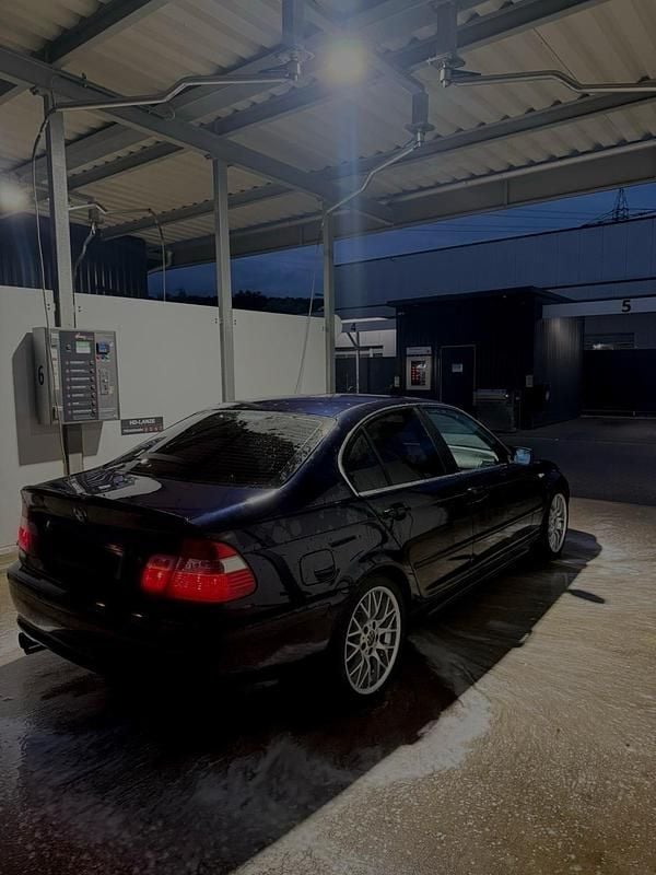 Gebraucht BMW 325 193 PS (141 kW) 2002 Blau Limousine
