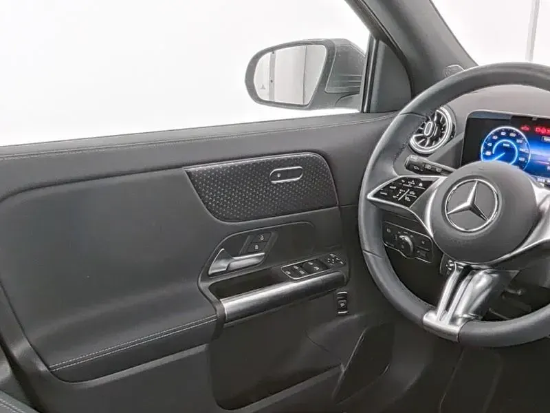 Gebraucht Mercedes EQA300 Advanced Plus 167 kW (228 PS) 2025 Grau SUV