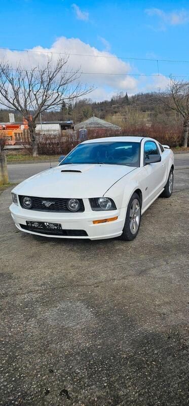 Weiß Gebraucht 2006 Ford Mustang GT Coupé | 14.250 € (Fairer Preis) - Bild 1/4