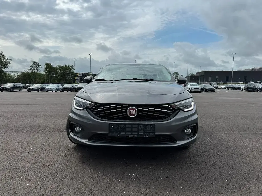 Gebraucht Fiat Tipo 95 PS (69 kW) 2019 Grau Limousine
