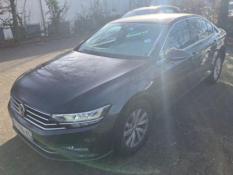 Grau Gebraucht 2021 VW Passat Business Limousine | 14.875 € (Teuer) - Bild 1/4