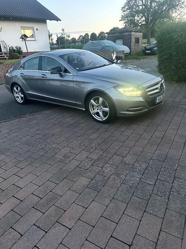 Grau Gebraucht 2013 Mercedes CLS350 Coupé | 18.999 € (Guter Preis) - Bild 1/4