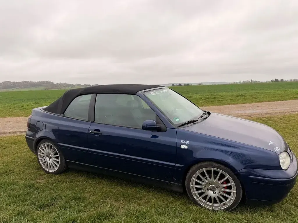 Używany VW Golf Trendline 116 KM (85 kW) 2001 Niebieski Kabriolet