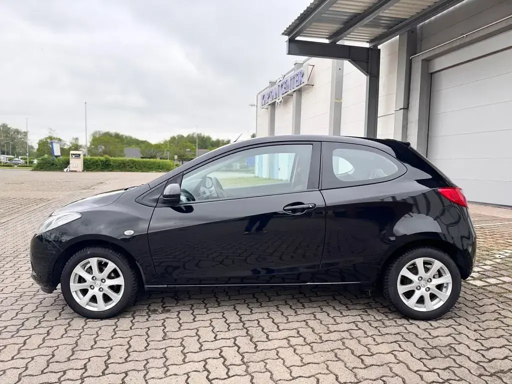 Gebraucht Mazda 2 Inclusive 75 PS (55 kW) 2010 Brilliant black Kleinwagen