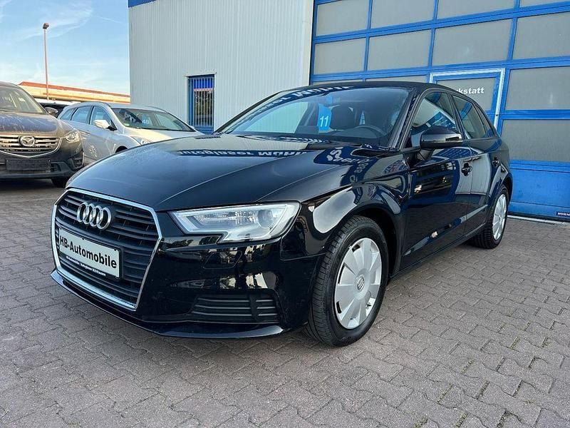 Schwarz Gebraucht 2016 Audi A3 Sportback Basis Limousine | 9.900 € (Superpreis) - Bild 1/4