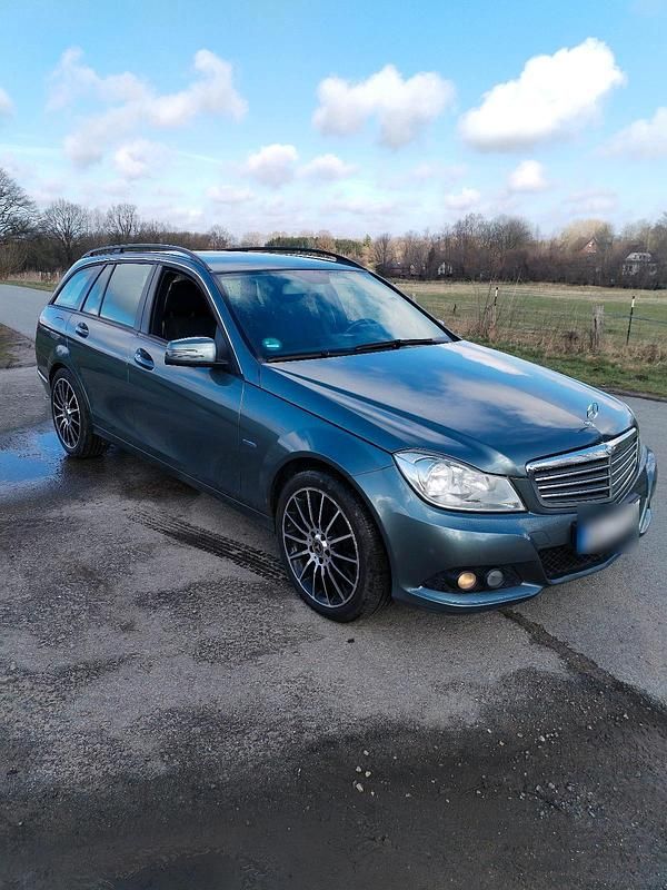 Gebraucht Mercedes 200 2011 Blau Kombi