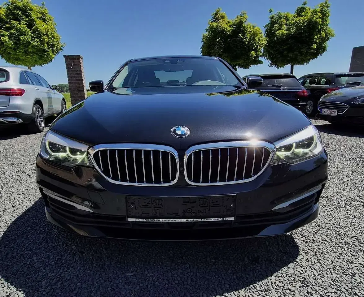 Gebraucht BMW 520 Performance 190 PS (139 kW) 2019 Black sapphire metallic Limousine