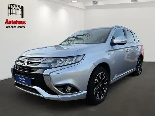 Gebraucht Mitsubishi Outlander P-HEV Plus 203 PS (149 kW) 2018 SUV