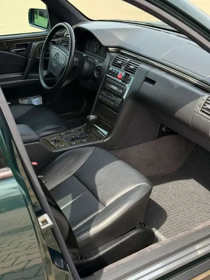 Gebraucht Mercedes E280 Avantgarde 204 PS (150 kW) 1997 Grün Limousine