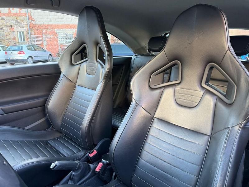 Second-hand Opel Corsa Edition 211 CP (155 kW) 2012 Negru Hatchback