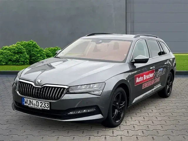 Gebraucht Skoda Superb Ambition 200 PS (147 kW) 2024 Graphitegrau metallic Kombi