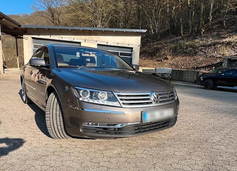 Second-hand VW Phaeton 240 CP (176 kW) 2013 Andere farben Berlinǎ