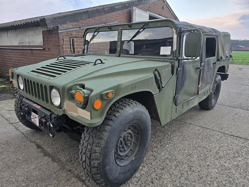 Grün Gebraucht 1986 Hummer H1 SUV | 42.000 € - Bild 1/4