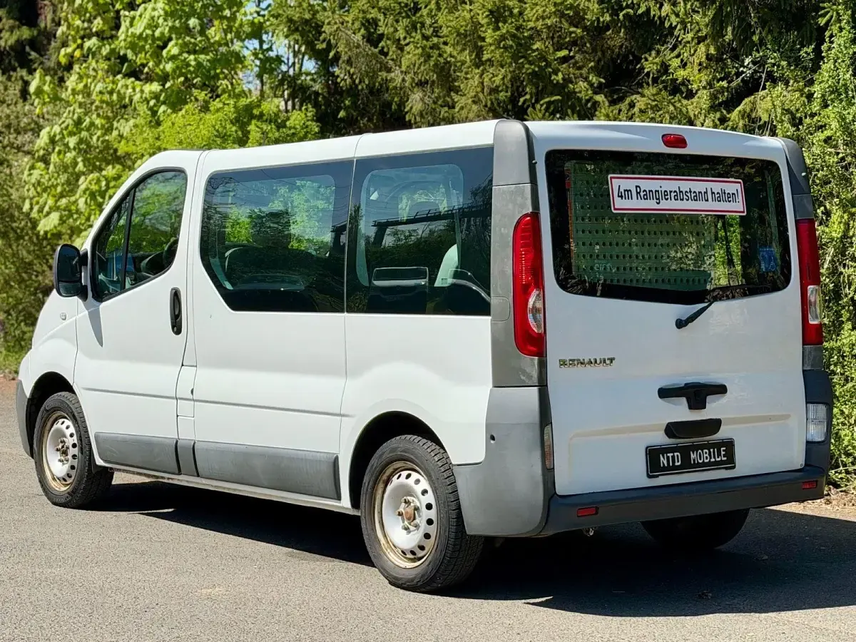 Second-hand Renault Trafic 90 CP (66 kW) 2011 Alb Monovolum