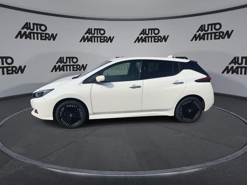 Gebraucht Nissan Leaf Tekna 160 kW (218 PS) 2023 Pearlwhite (metallic) Kleinwagen