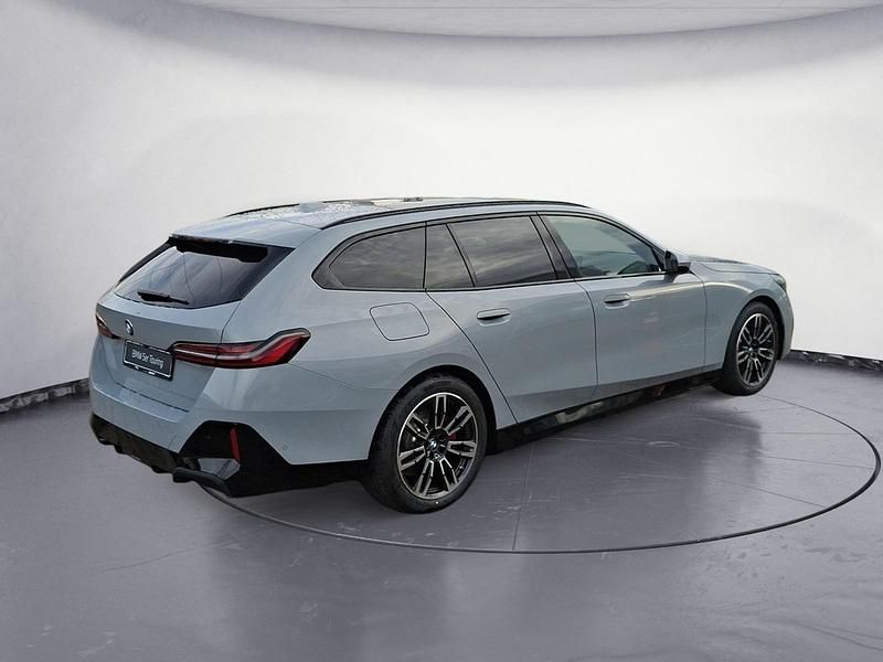 Gebraucht BMW 520 197 PS (144 kW) 2026 Grau Kombi