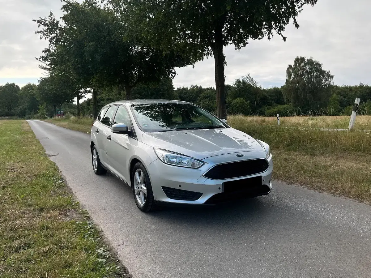 Gebraucht Ford Focus 101 PS (74 kW) 2015 Silber Kombi