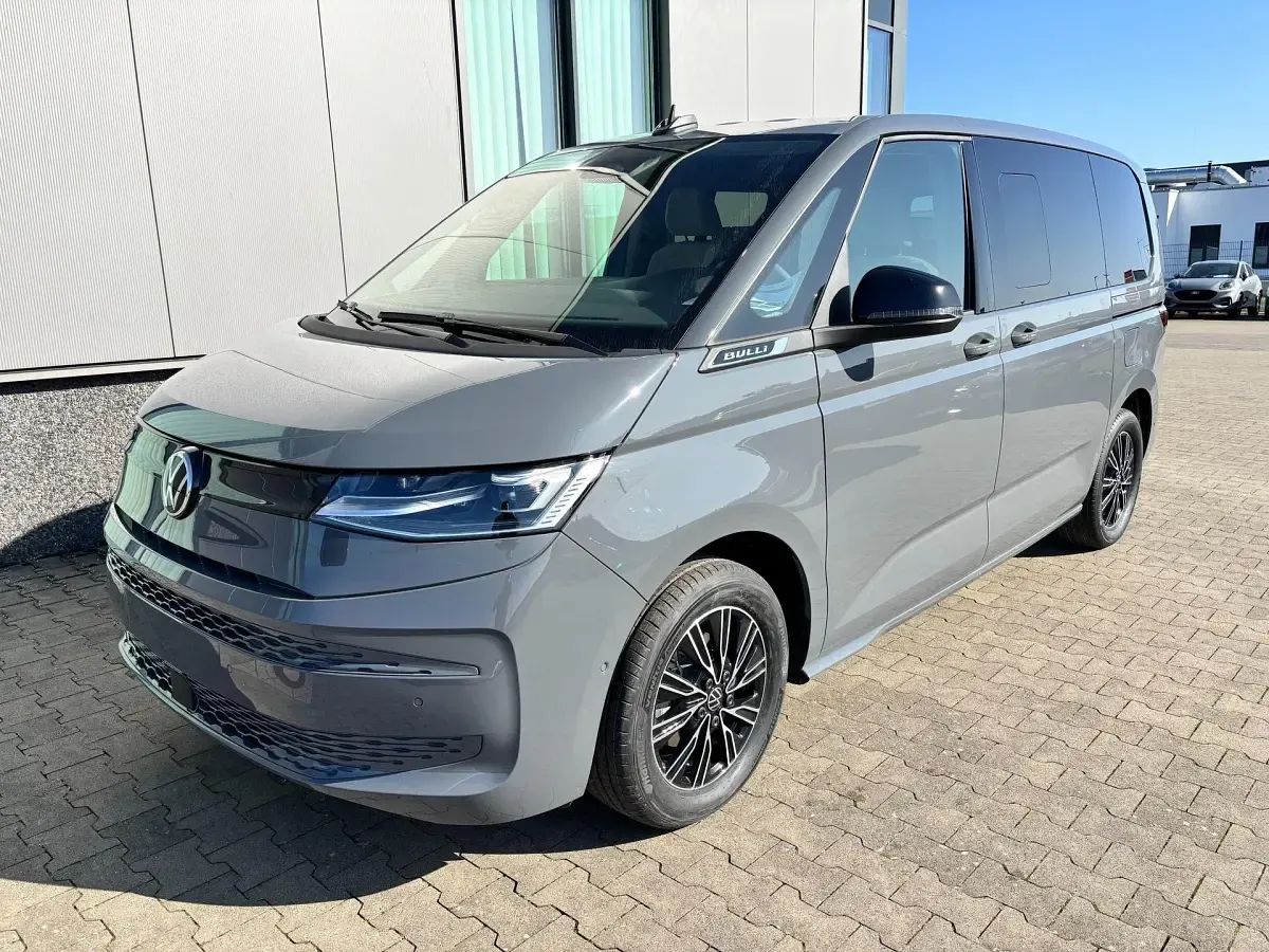 Gebraucht VW Multivan Pro 150 PS (110 kW) 2026 Unilackierung puregrey Van / Kleinbus