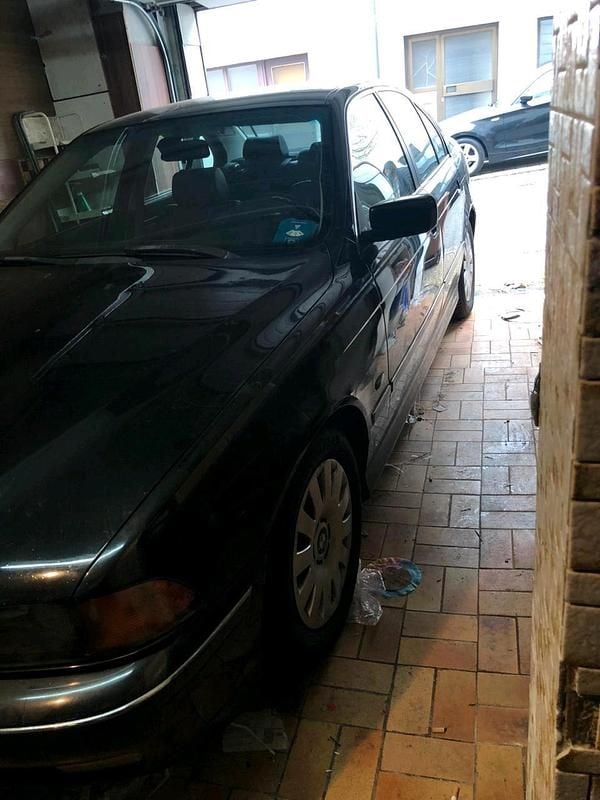 Gebraucht BMW 523 170 PS (125 kW) 1998 Schwarz Kombi