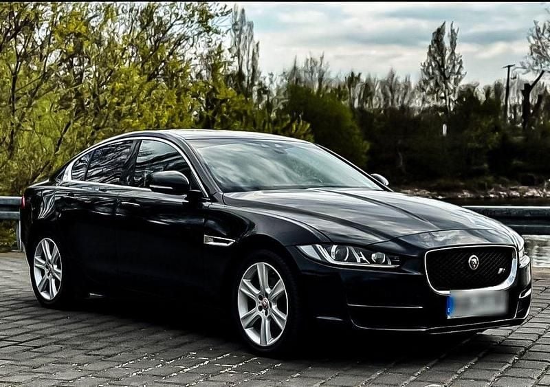 Gebraucht Jaguar XE R-Sport 180 PS (132 kW) 2016 Schwarz Limousine