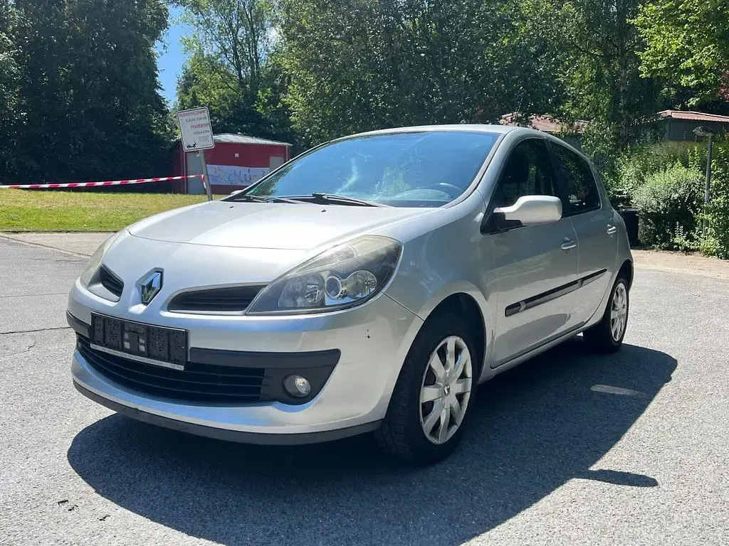 Gebraucht Renault Clio II Authentique 75 PS (55 kW) 2006 Silber Limousine