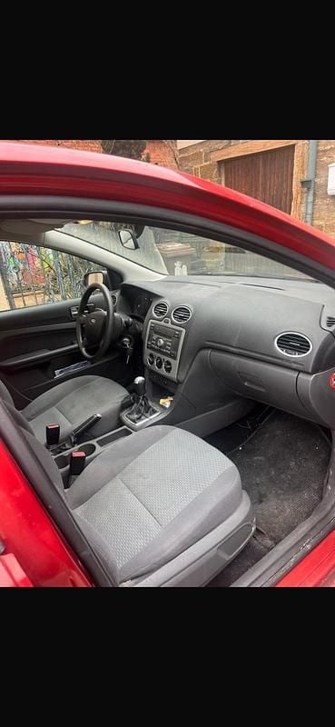 Gebraucht Ford Focus 80 PS (58 kW) 2006 Rot Limousine