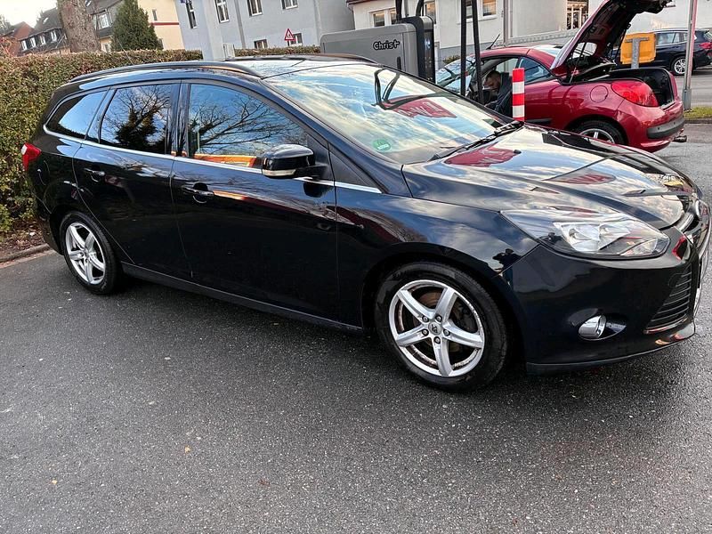Gebraucht Ford Focus 125 PS (91 kW) 2014 Schwarz Kombi