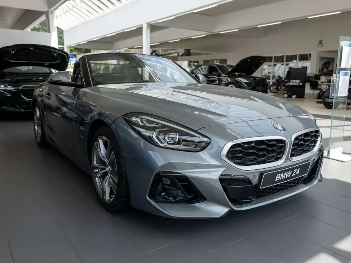 Neu BMW Z4 M Sport 197 PS (144 kW) 2026 Grau Cabrio