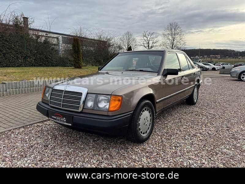 Gebraucht Mercedes E230 132 PS (97 kW) 1988 Braun Limousine
