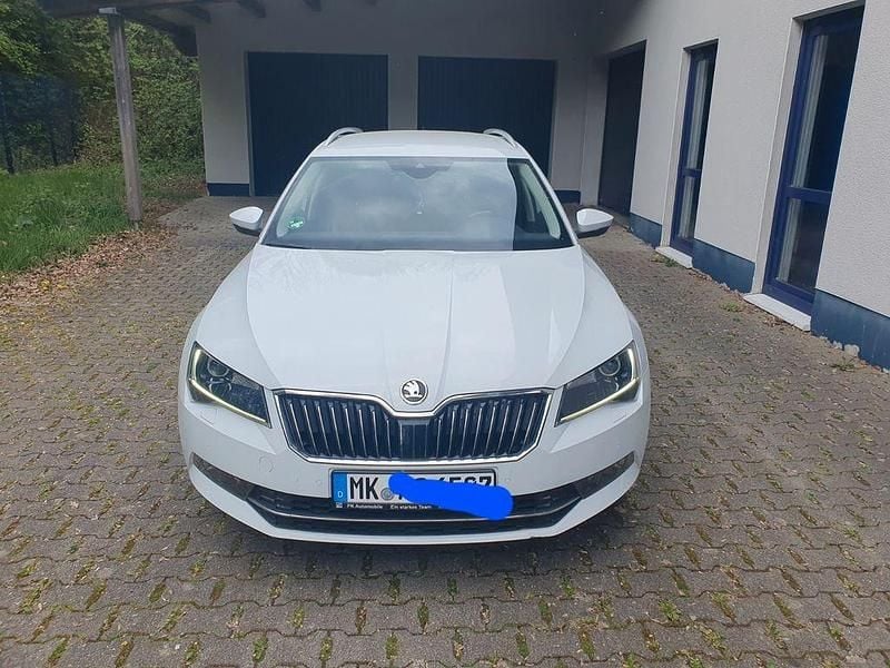 Usado Skoda Superb 190 HP (139 kW) 2016 Branco Sedan